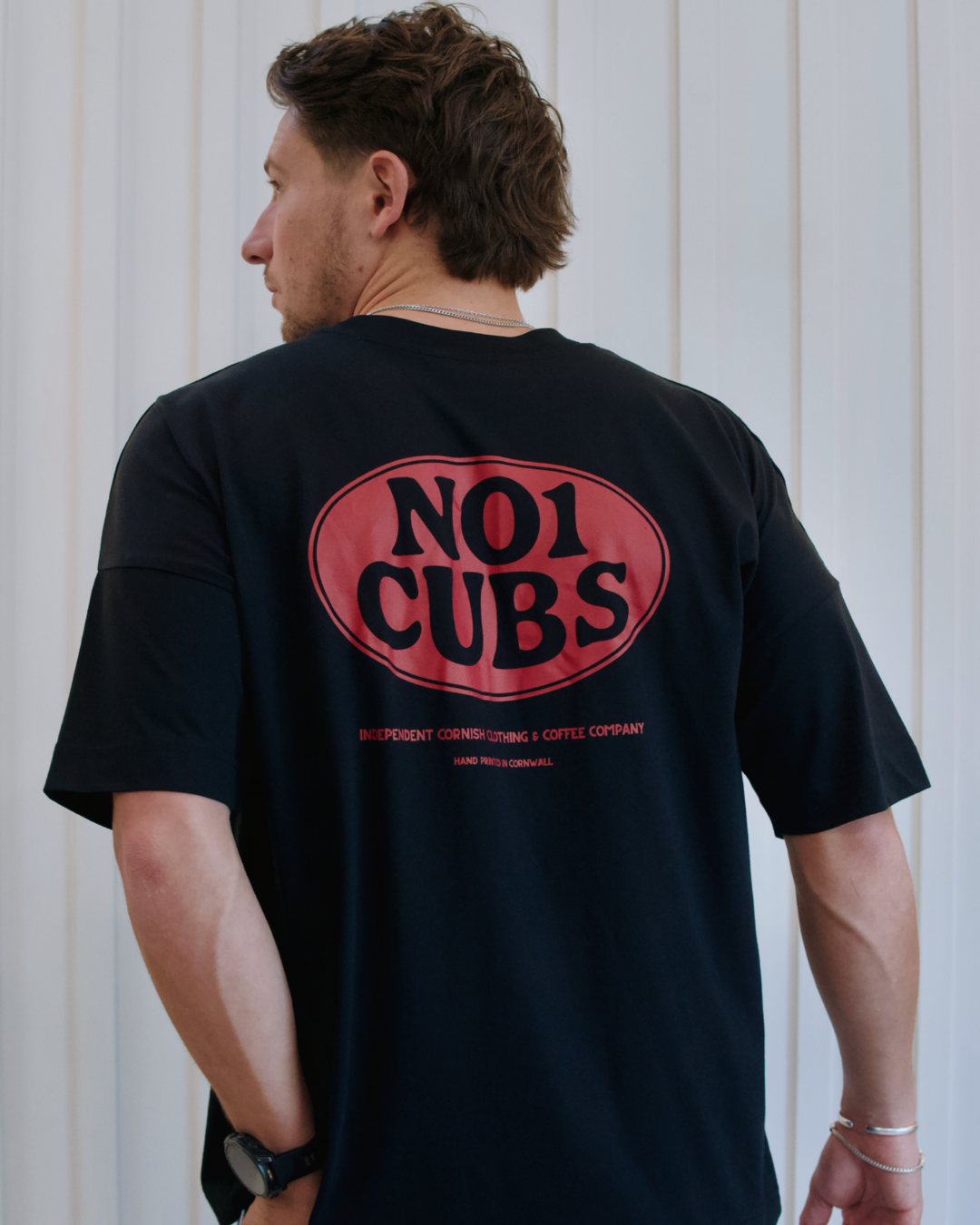 Oval T-Shirt- Black / Red