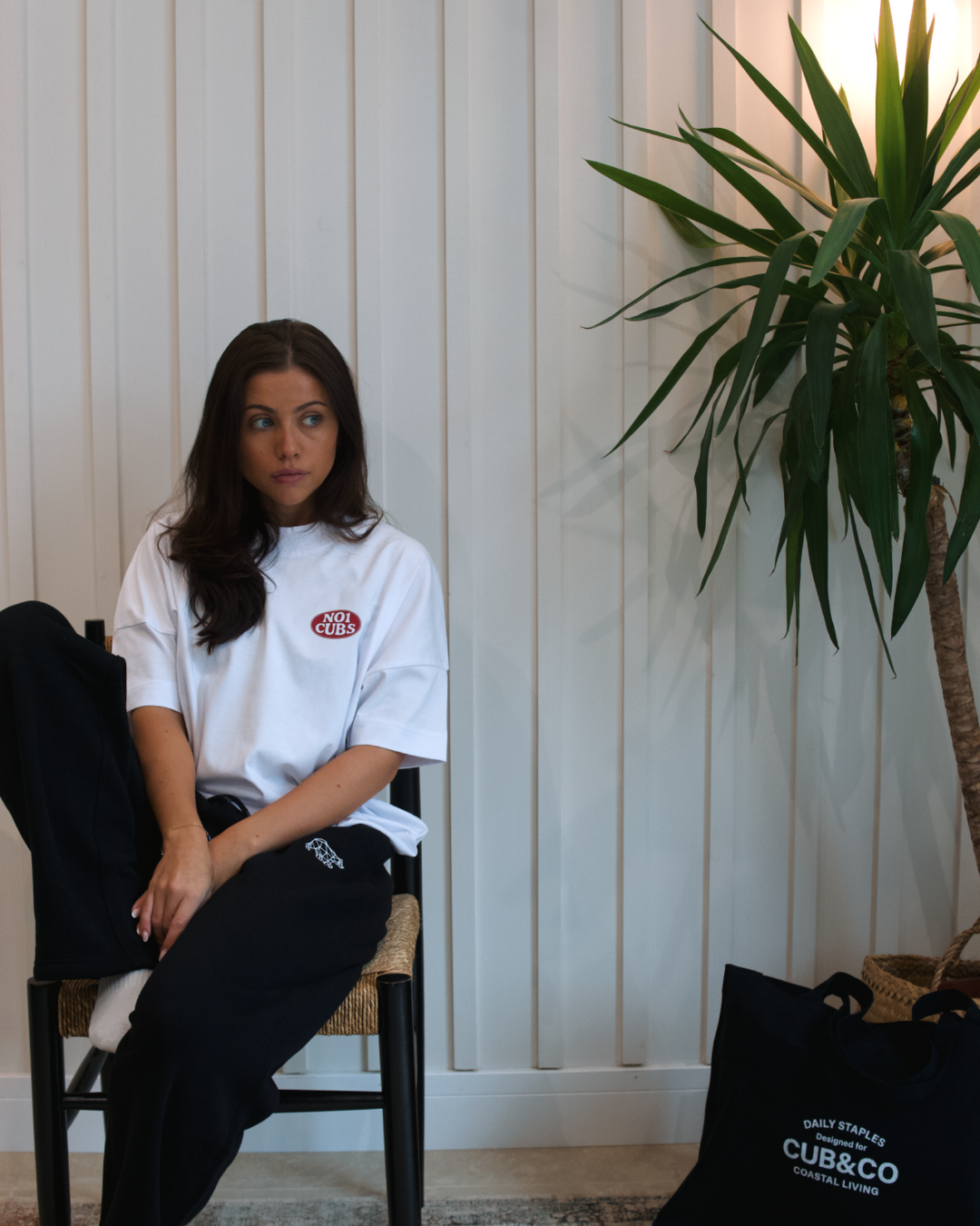 Oval T-Shirt- White / Red