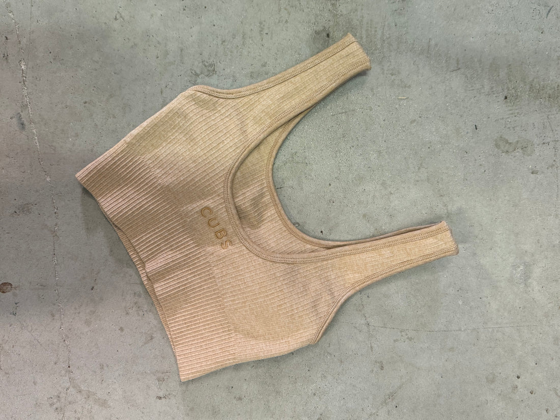 CUBS POLYBEAR RIBBED SEAMLESS NUDE SPORTS BRA