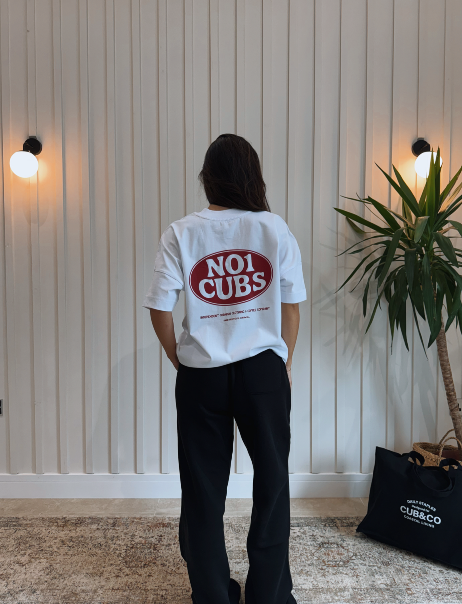 Oval T-Shirt- White / Red