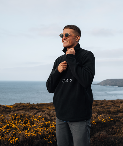 Classic Fleece Black by No.1 Cubs - High-quality, stylish fleece jacket. Durable and comfortable, perfect for casual and outdoor wear with a sleek black design.