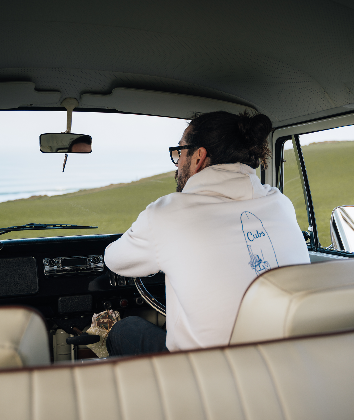 Cubs Longboard Vintage White Hoodie